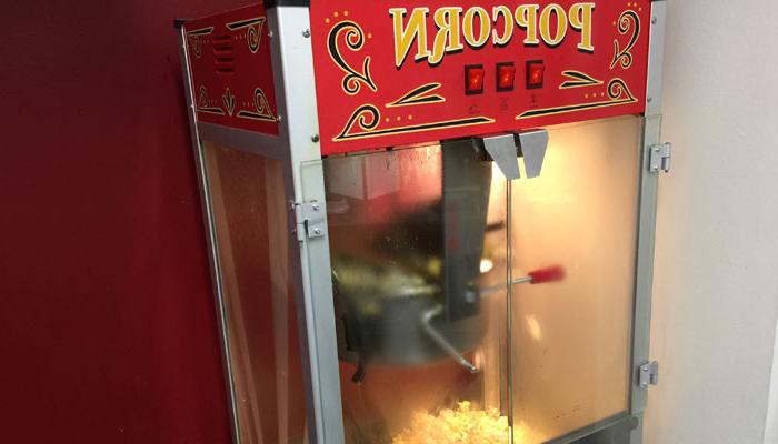 popcorn in a popcorn machine